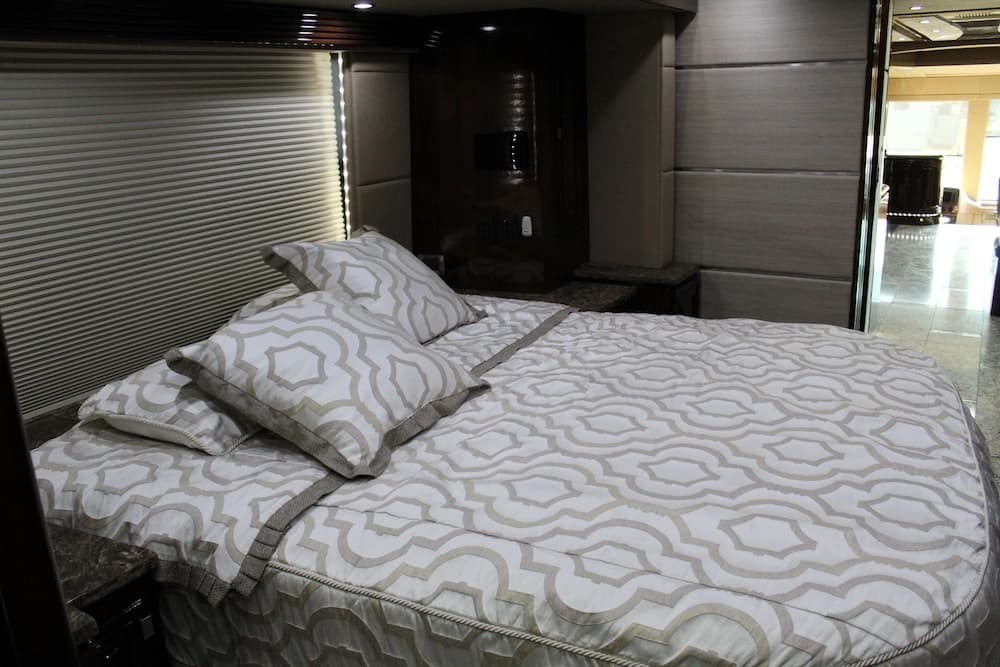 2016 Prevost Outlaw H3-45 Motorhome - Image 25
