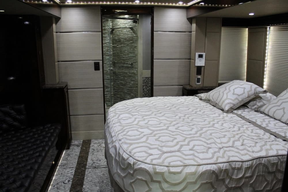 2016 Prevost Outlaw H3-45 Motorhome - Image 26