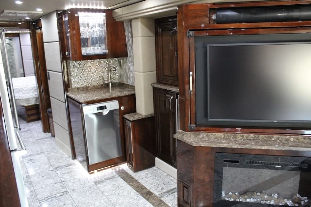 2016 Prevost Outlaw H3-45 Motorhome - Image 31