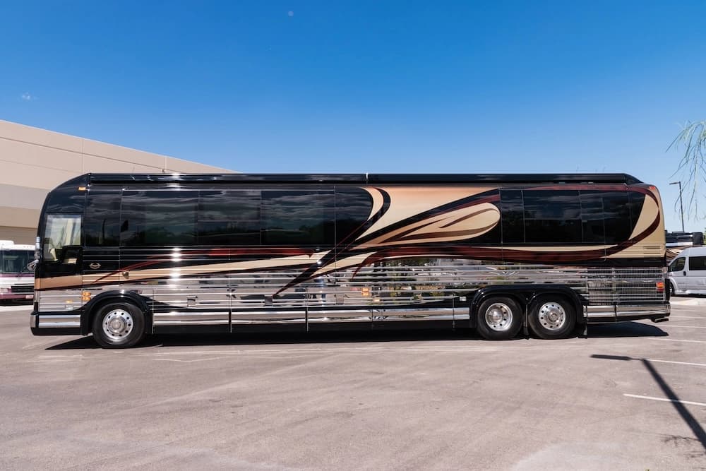 2008 Prevost Marathon XLII Motorhome - Image 2