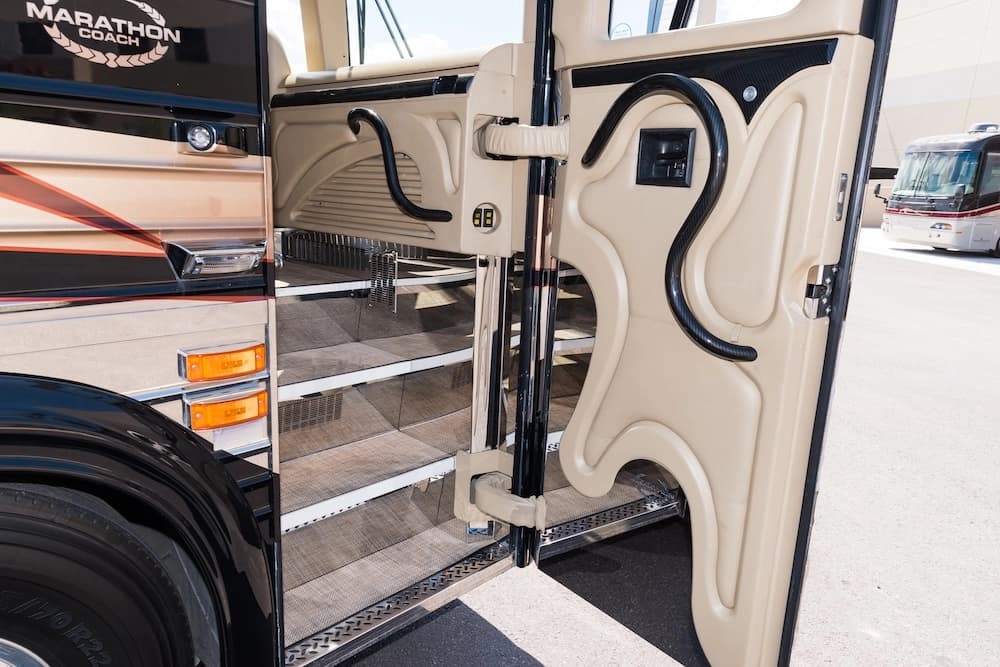 2008 Prevost Marathon XLII Motorhome - Image 15