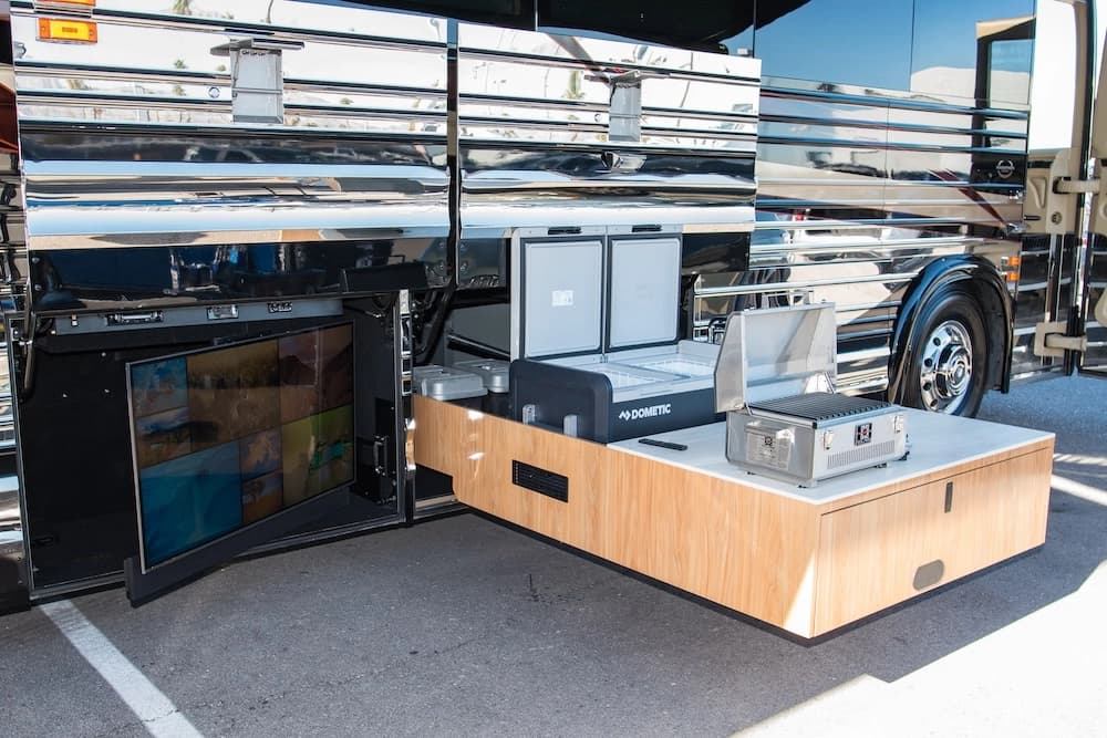 2008 Prevost Marathon XLII Motorhome - Image 16