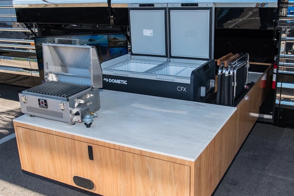 2008 Prevost Marathon XLII Motorhome - Image 18