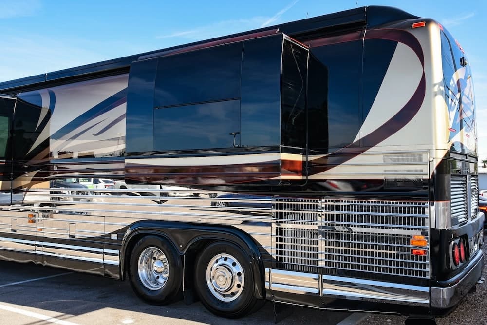 2008 Prevost Marathon XLII Motorhome - Image 4