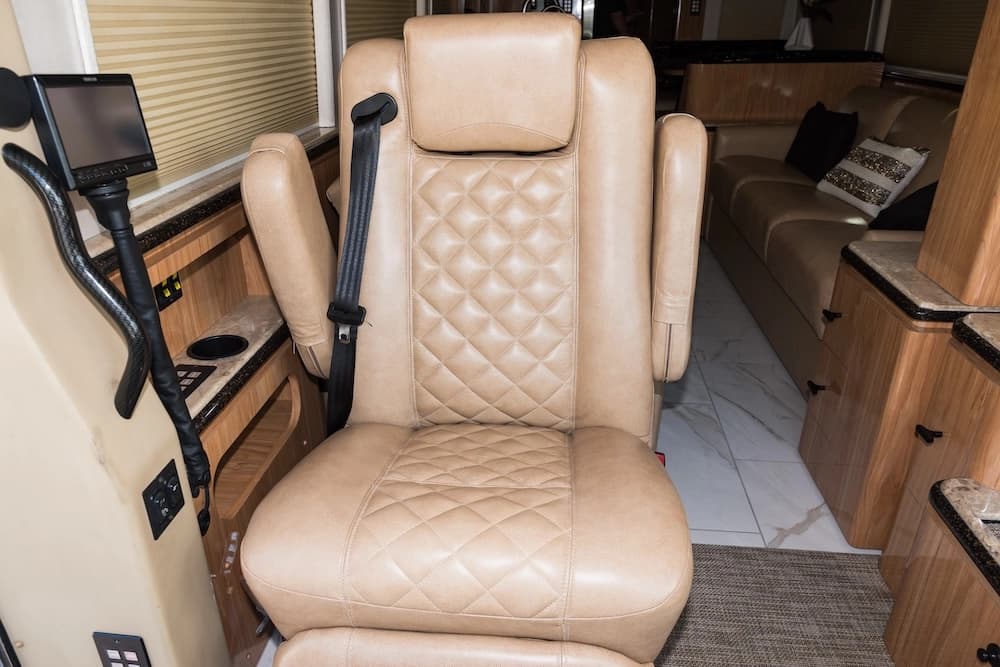 2008 Prevost Marathon XLII Motorhome - Image 31
