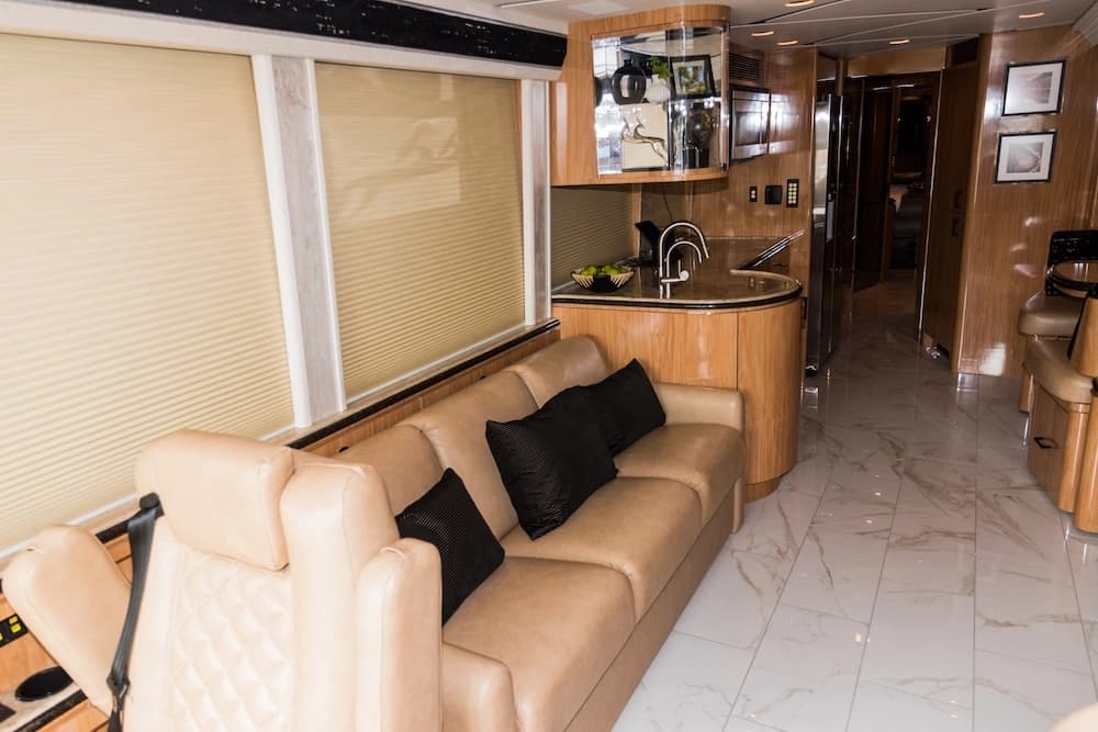 2008 Prevost Marathon XLII Motorhome - Image 42