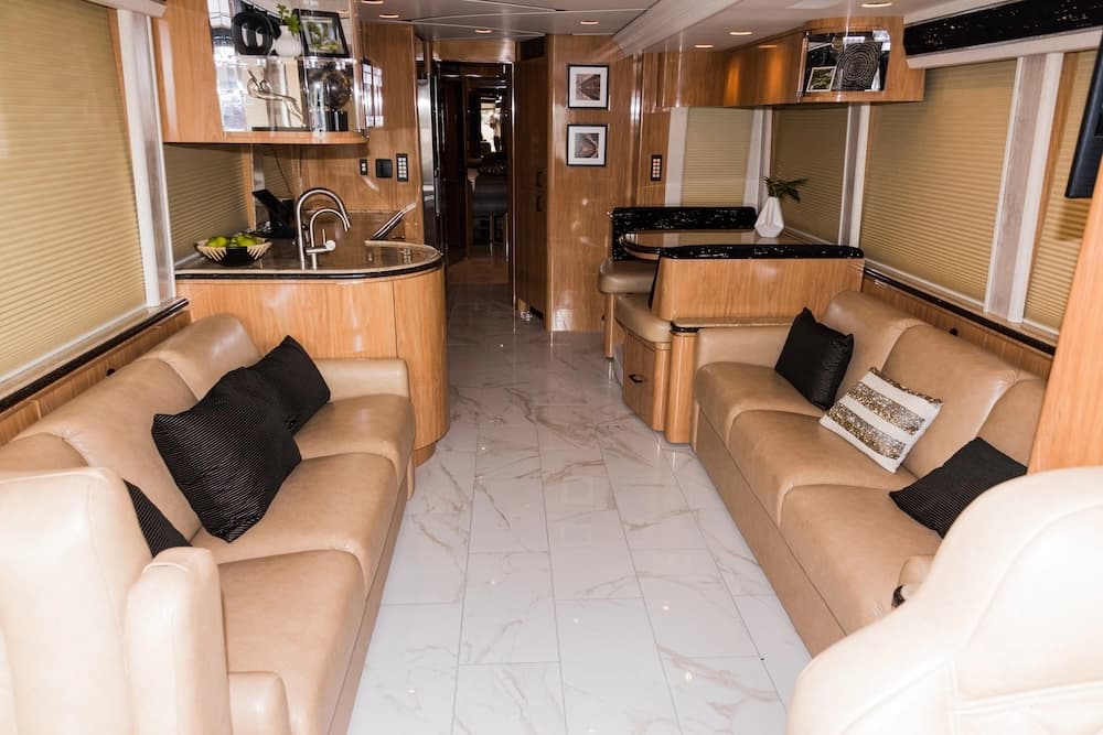 2008 Prevost Marathon XLII Motorhome - Image 43