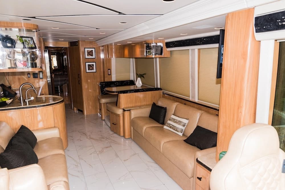 2008 Prevost Marathon XLII Motorhome - Image 44