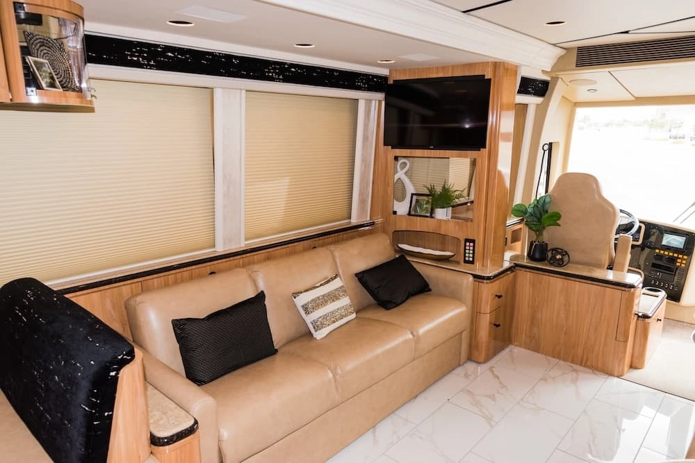 2008 Prevost Marathon XLII Motorhome - Image 46