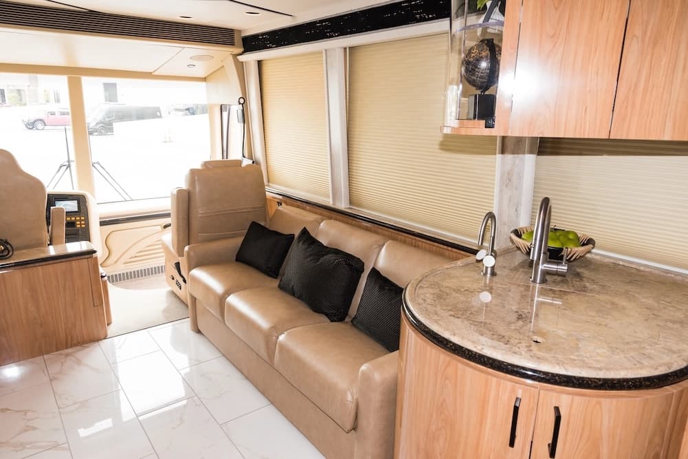 2008 Prevost Marathon XLII Motorhome - Image 48
