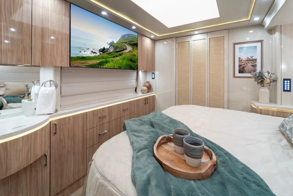 2024 Prevost Marathon X3 Motorhome - Image 11