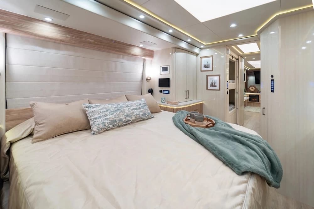 2024 Prevost Marathon X3 Motorhome - Image 14