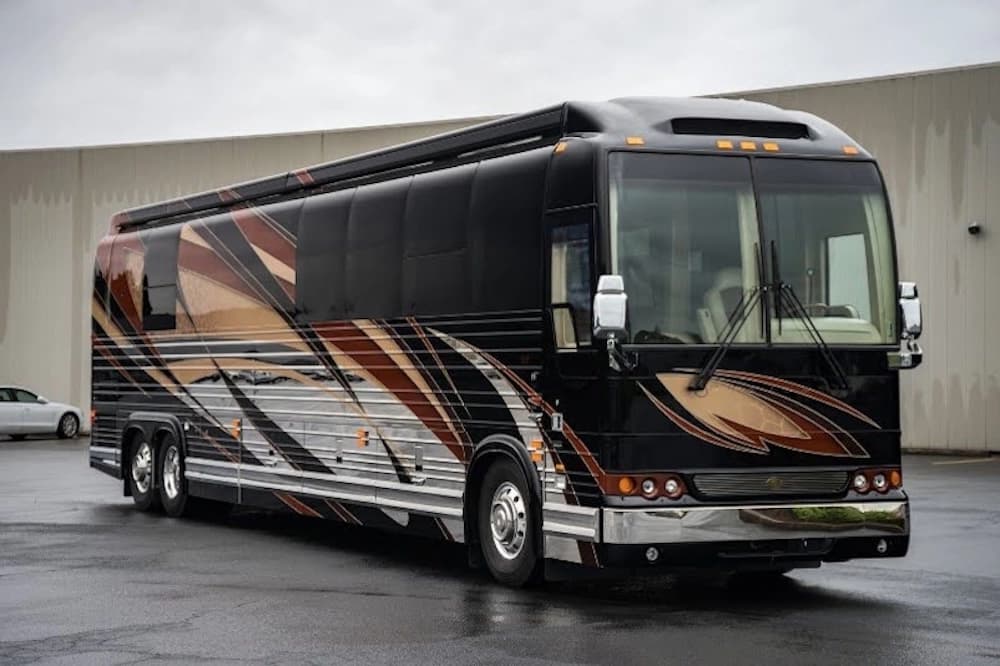 2017 Prevost Marathon X3 Motorhome - Image 1