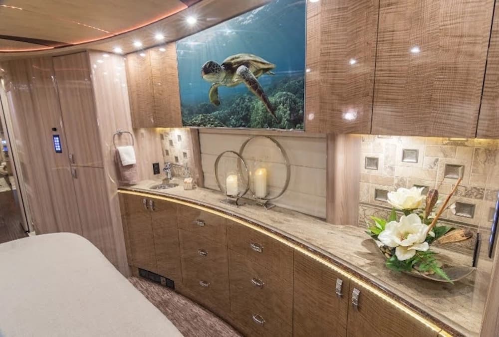 2017 Prevost Marathon X3 Motorhome - Image 13