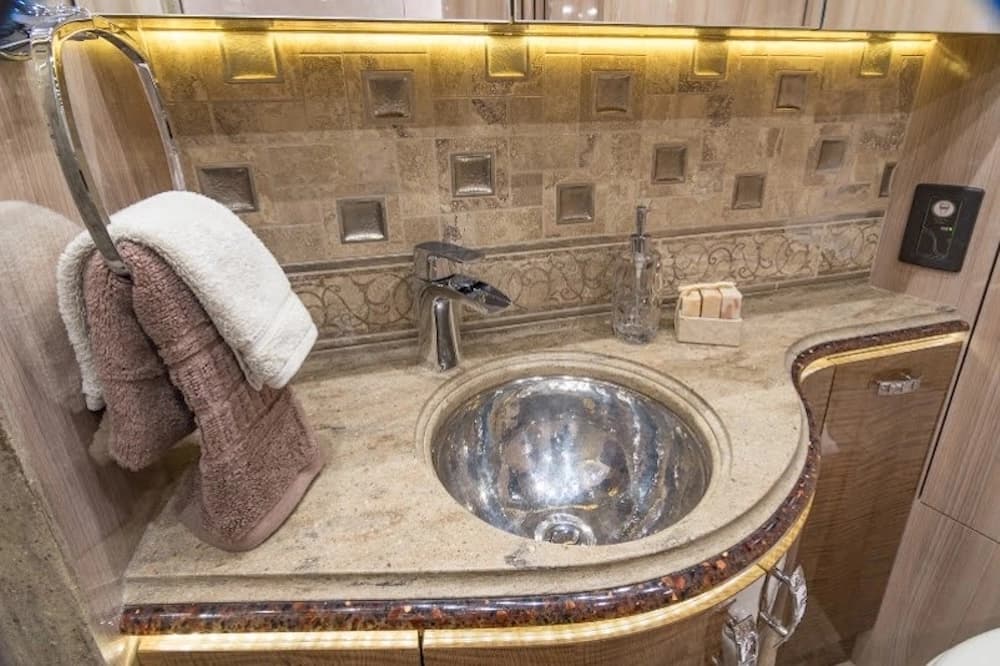 2017 Prevost Marathon X3 Motorhome - Image 16