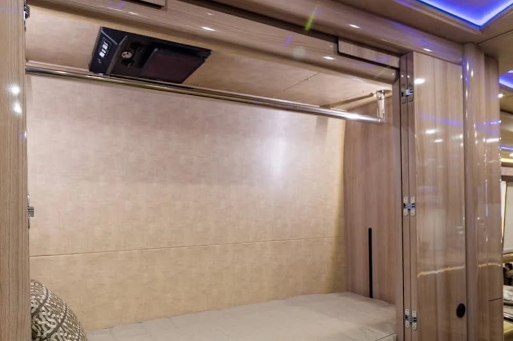 2017 Prevost Marathon X3 Motorhome - Image 20