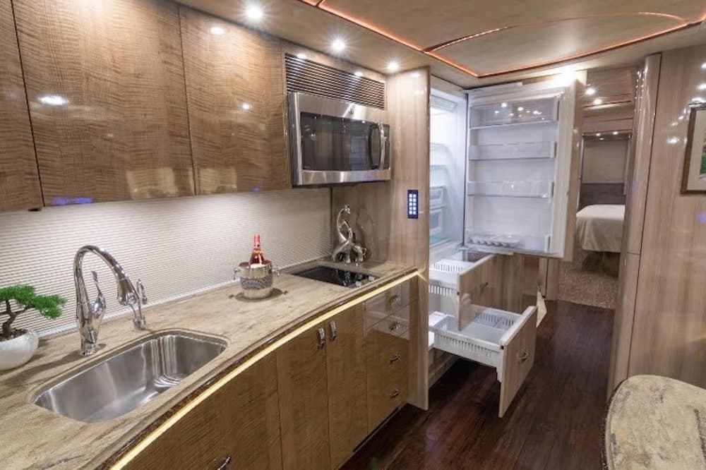 2017 Prevost Marathon X3 Motorhome - Image 23