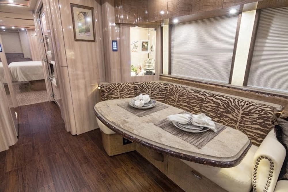 2017 Prevost Marathon X3 Motorhome - Image 29