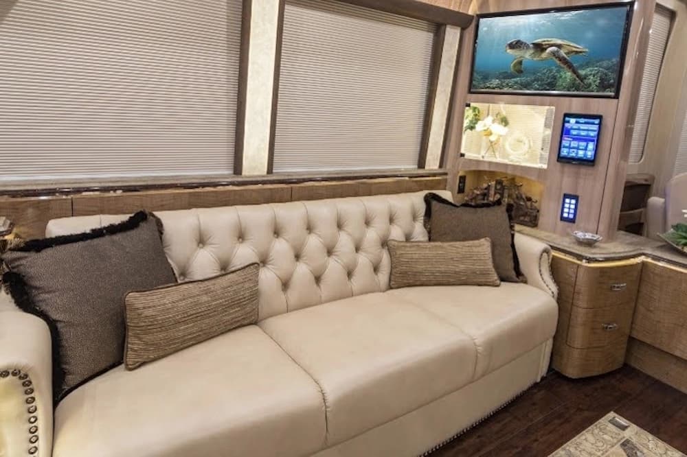 2017 Prevost Marathon X3 Motorhome - Image 31
