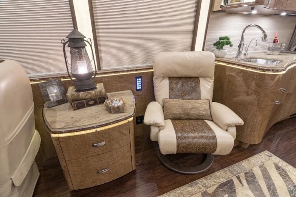 2017 Prevost Marathon X3 Motorhome - Image 32