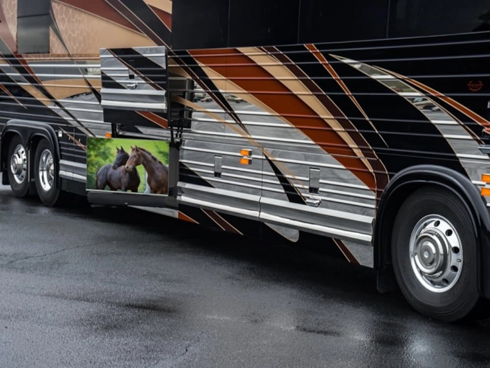 2017 Prevost Marathon X3 Motorhome - Image 39