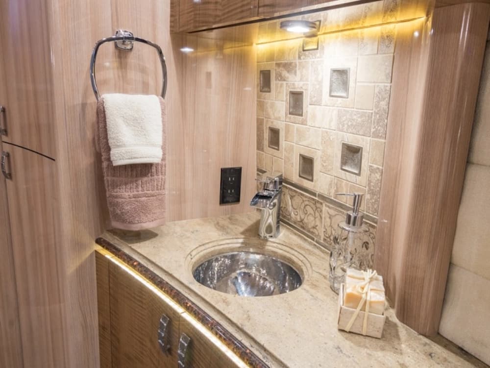 2017 Prevost Marathon X3 Motorhome - Image 47