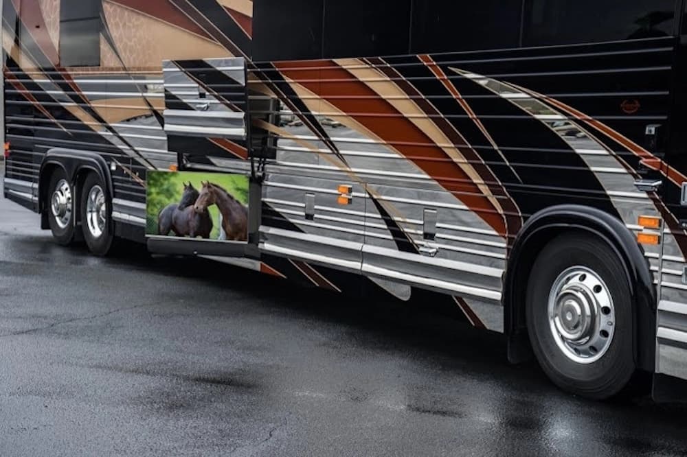 2017 Prevost Marathon X3 Motorhome - Image 6