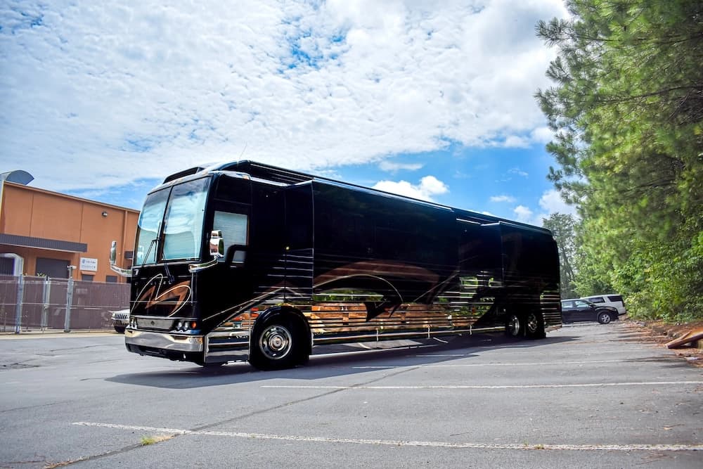 2015 Prevost Marathon X3 Motorhome - Image 2