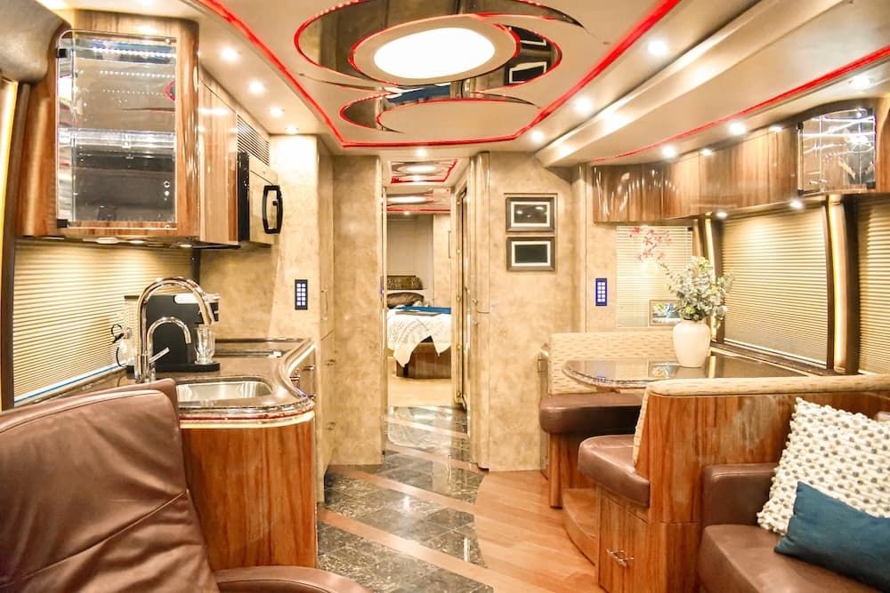 2015 Prevost Marathon X3 Motorhome - Image 15