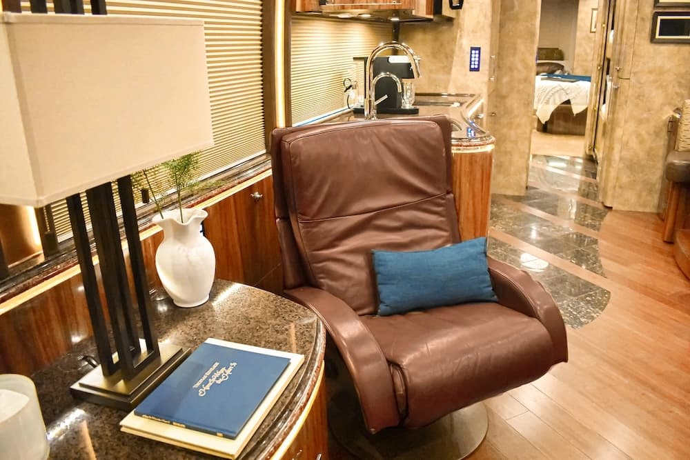 2015 Prevost Marathon X3 Motorhome - Image 17