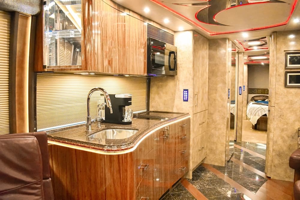 2015 Prevost Marathon X3 Motorhome - Image 18