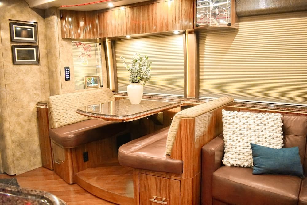 2015 Prevost Marathon X3 Motorhome - Image 20