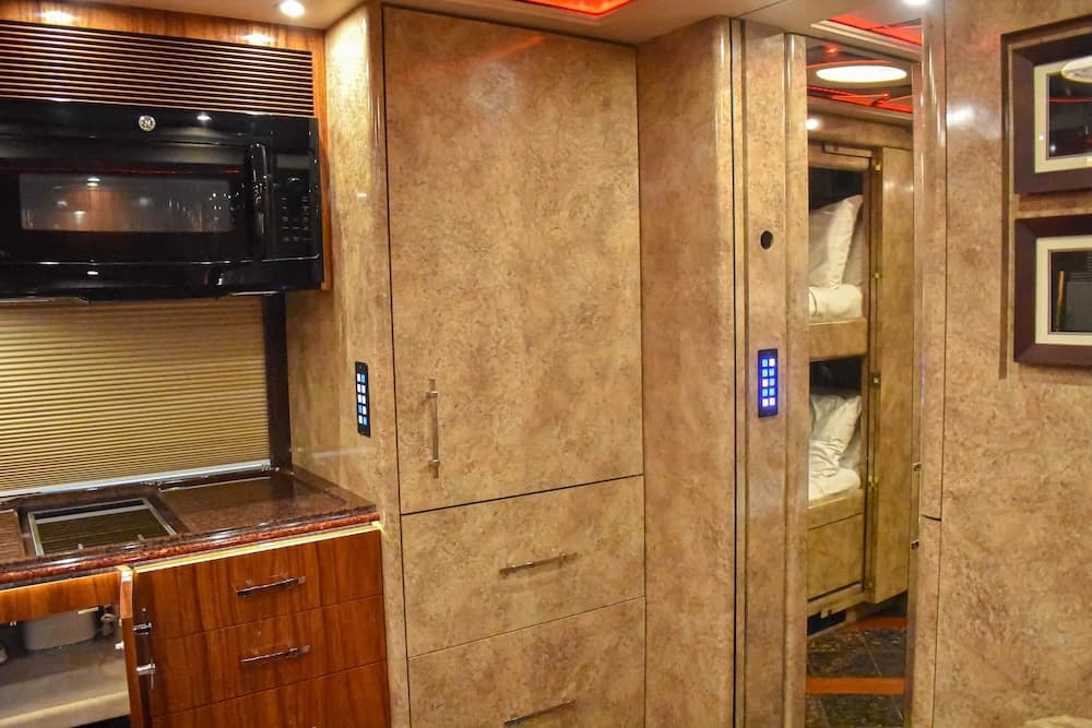 2015 Prevost Marathon X3 Motorhome - Image 23