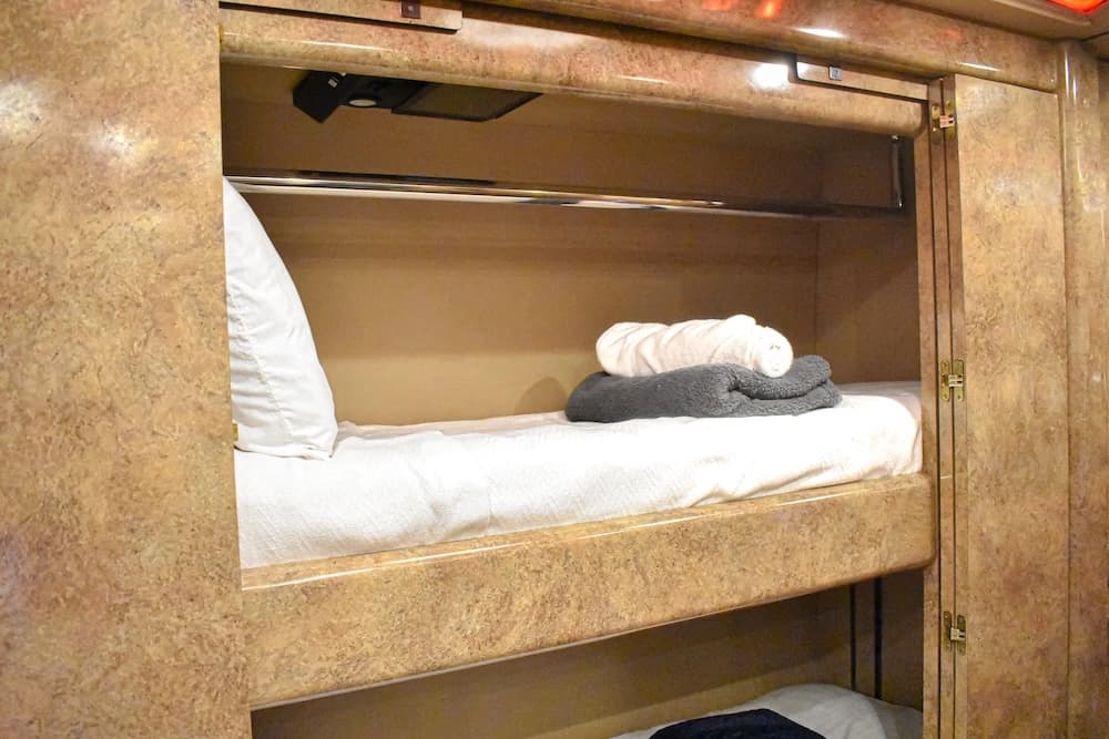 2015 Prevost Marathon X3 Motorhome - Image 24