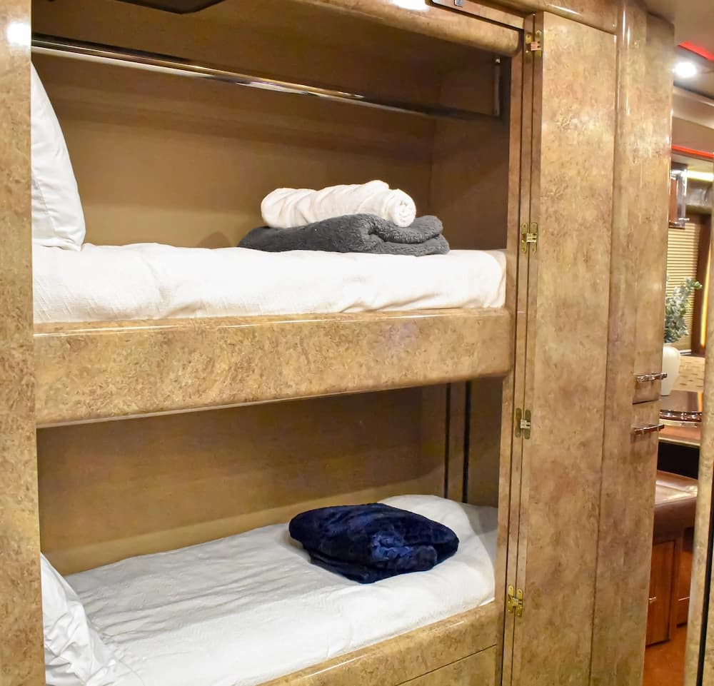 2015 Prevost Marathon X3 Motorhome - Image 25
