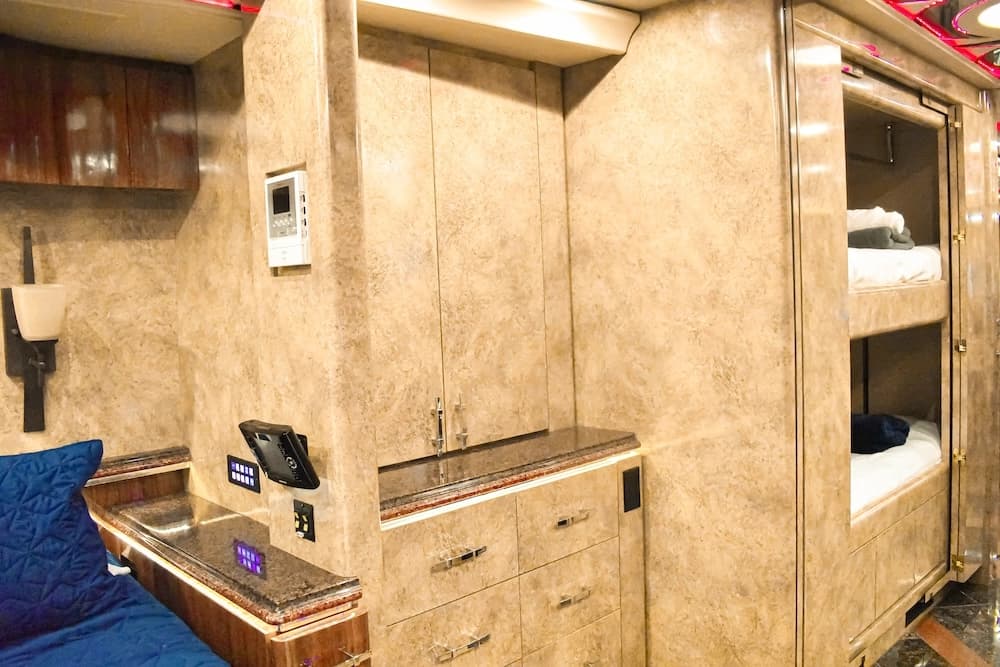2015 Prevost Marathon X3 Motorhome - Image 29