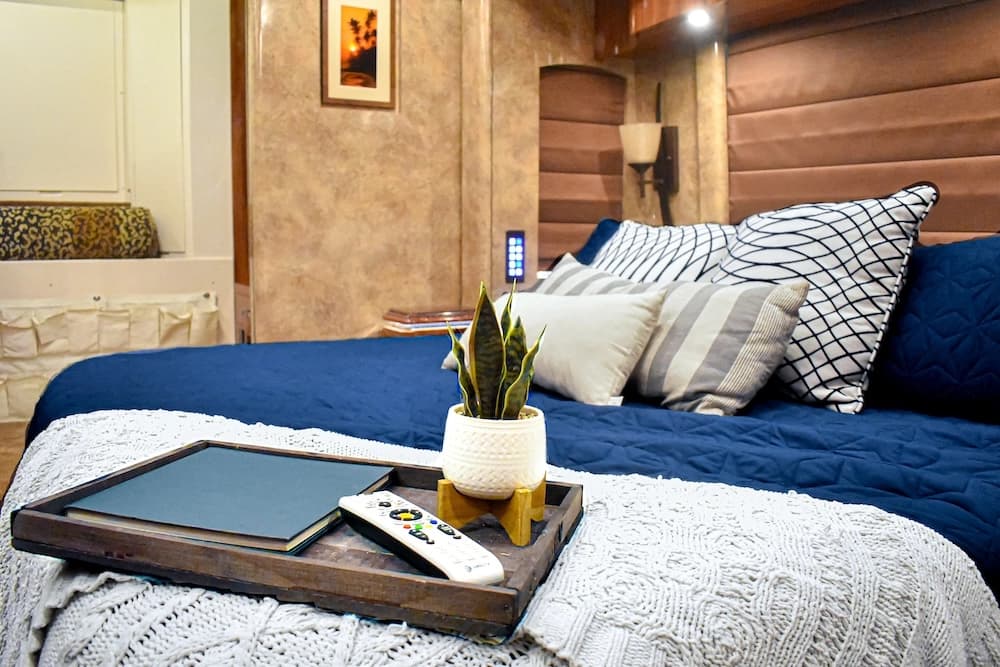 2015 Prevost Marathon X3 Motorhome - Image 33
