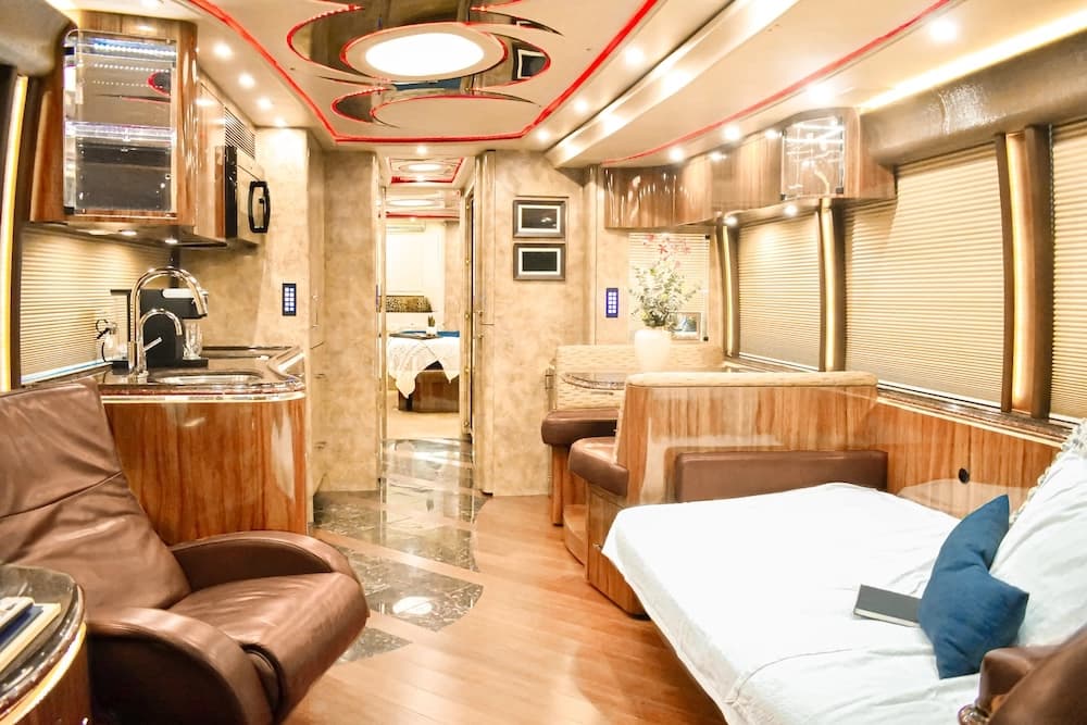 2015 Prevost Marathon X3 Motorhome - Image 36