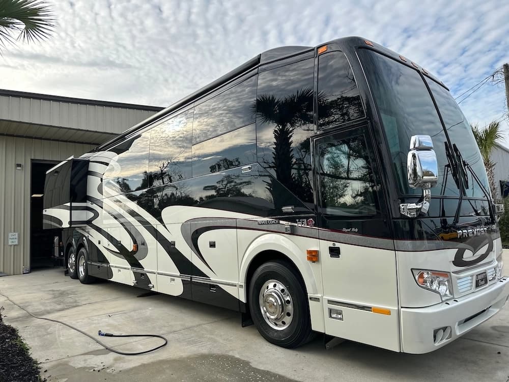 2012 Prevost Liberty H3-45 Motorhome - Image 1