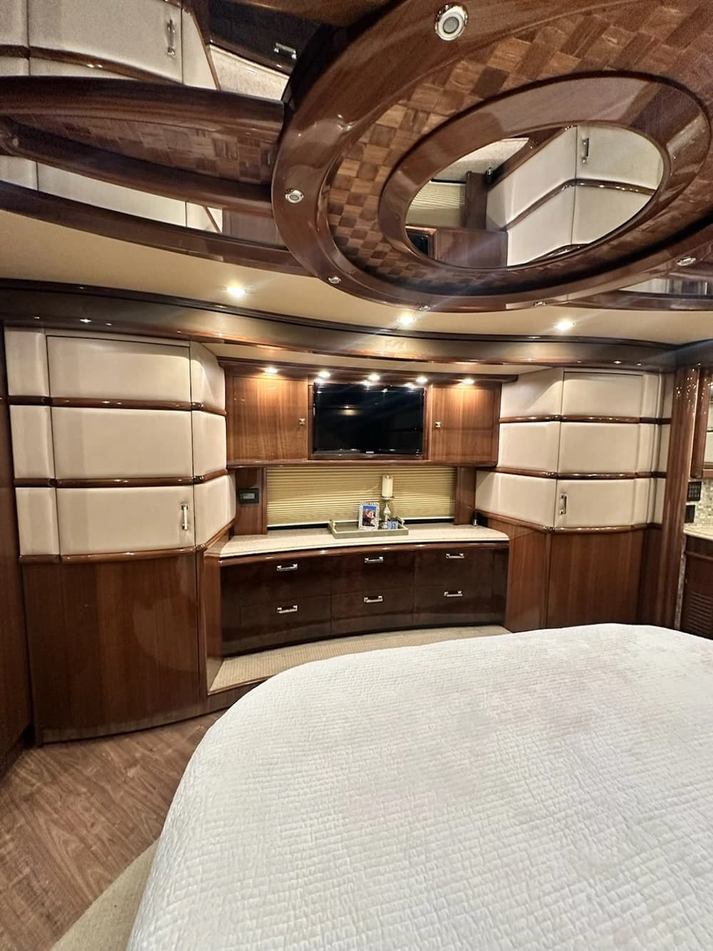 2012 Prevost Liberty H3-45 Motorhome - Image 13