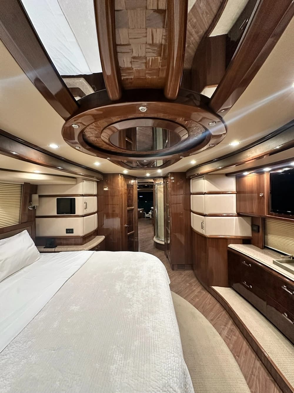 2012 Prevost Liberty H3-45 Motorhome - Image 14