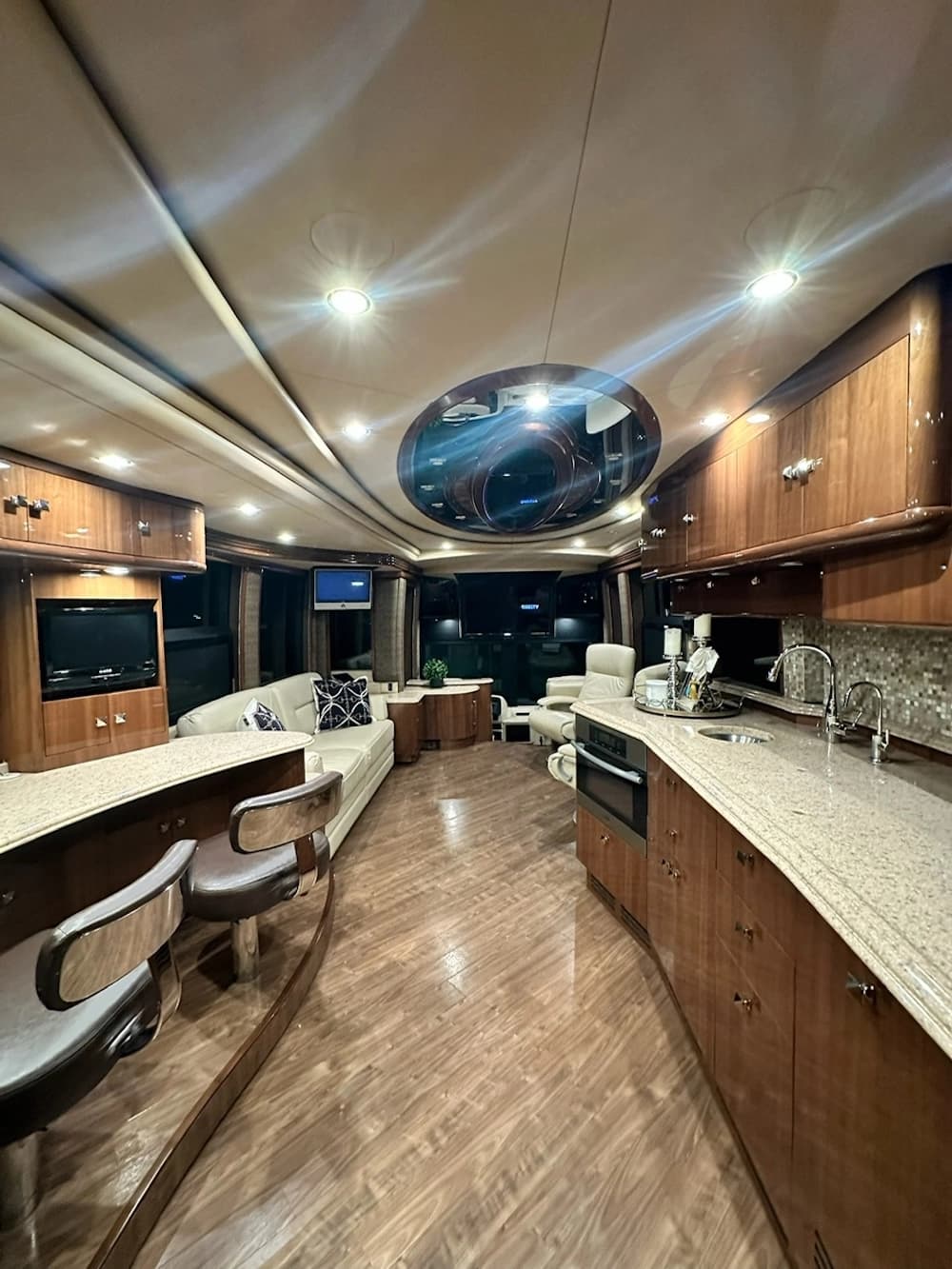 2012 Prevost Liberty H3-45 Motorhome - Image 15