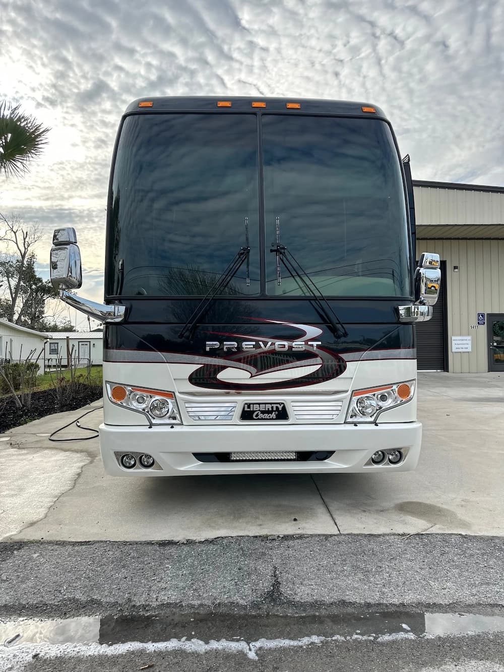 2012 Prevost Liberty H3-45 Motorhome - Image 4