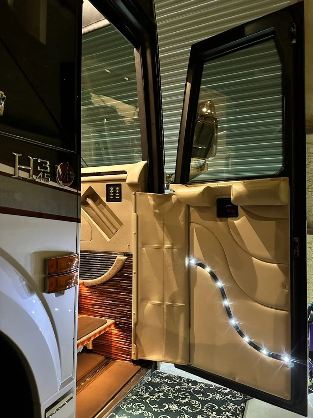 2012 Prevost Liberty H3-45 Motorhome - Image 5