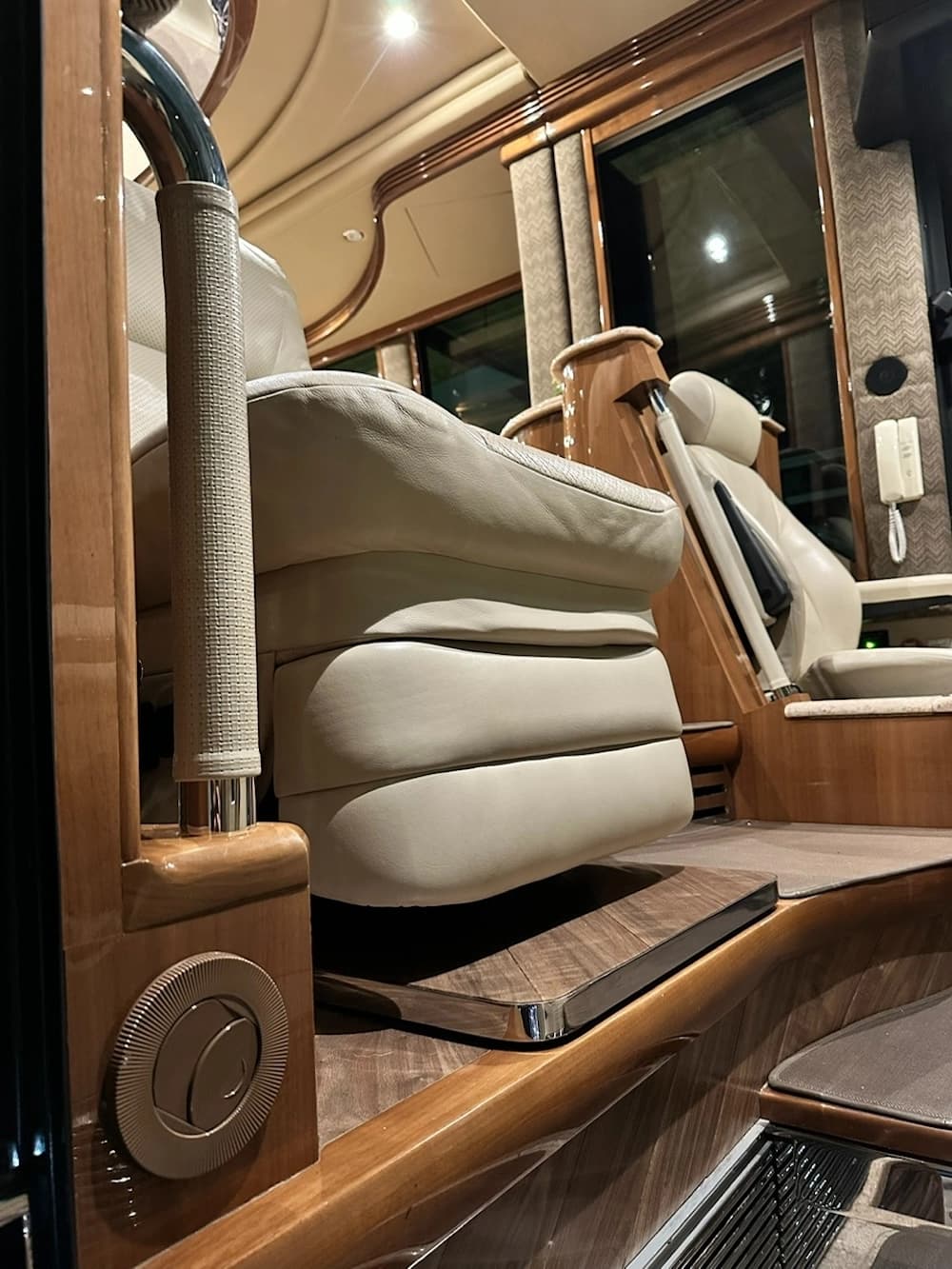 2012 Prevost Liberty H3-45 Motorhome - Image 8