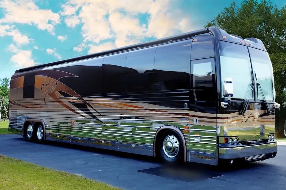 2008 Prevost Millennium XLII Motorhome - Image 1