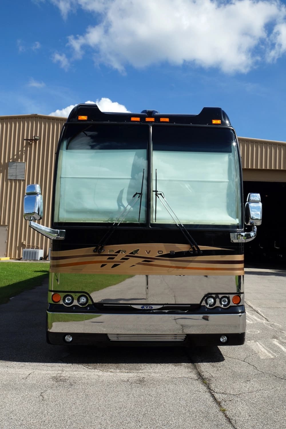 2008 Prevost Millennium XLII Motorhome - Image 3