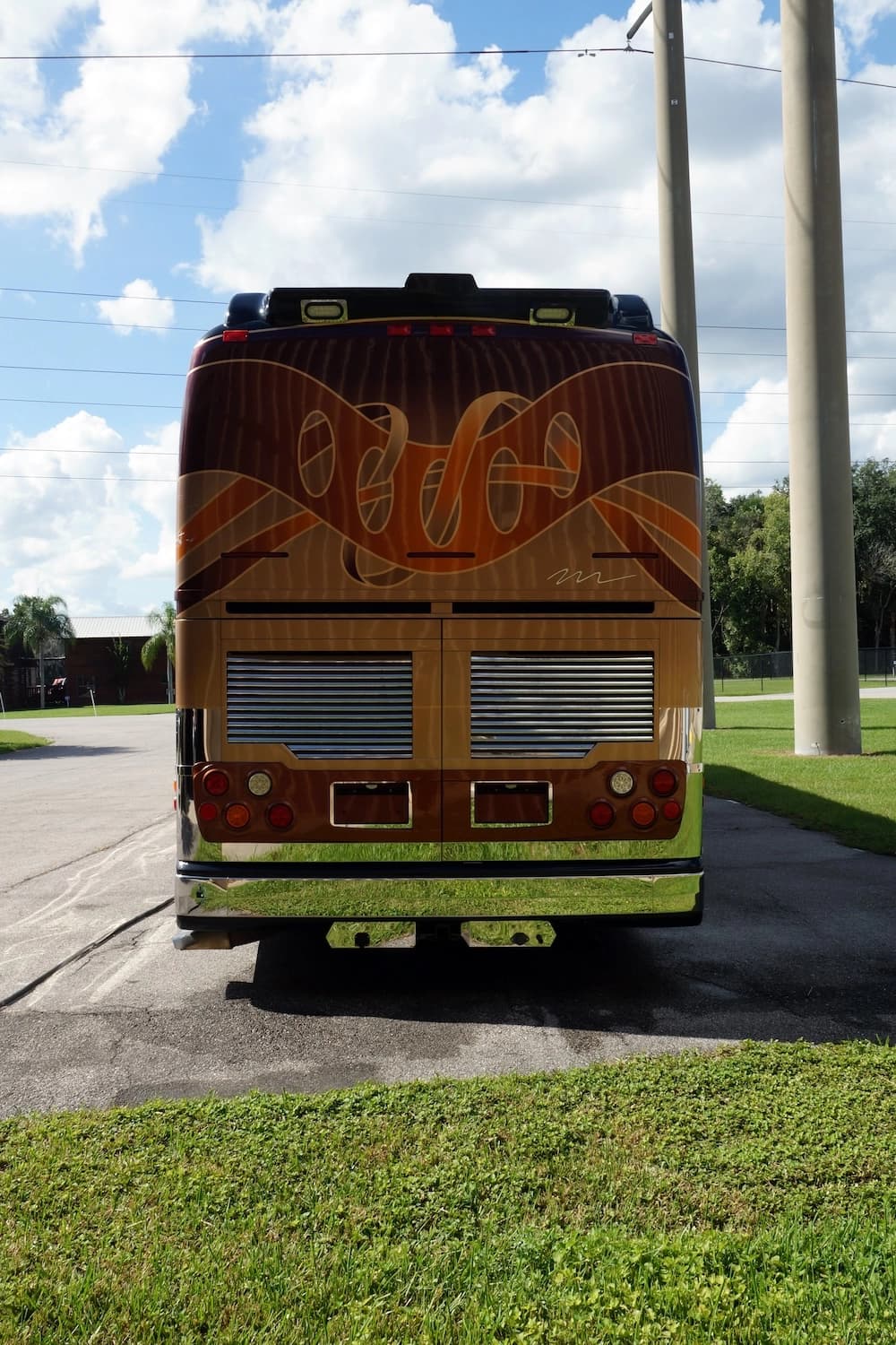 2008 Prevost Millennium XLII Motorhome - Image 4