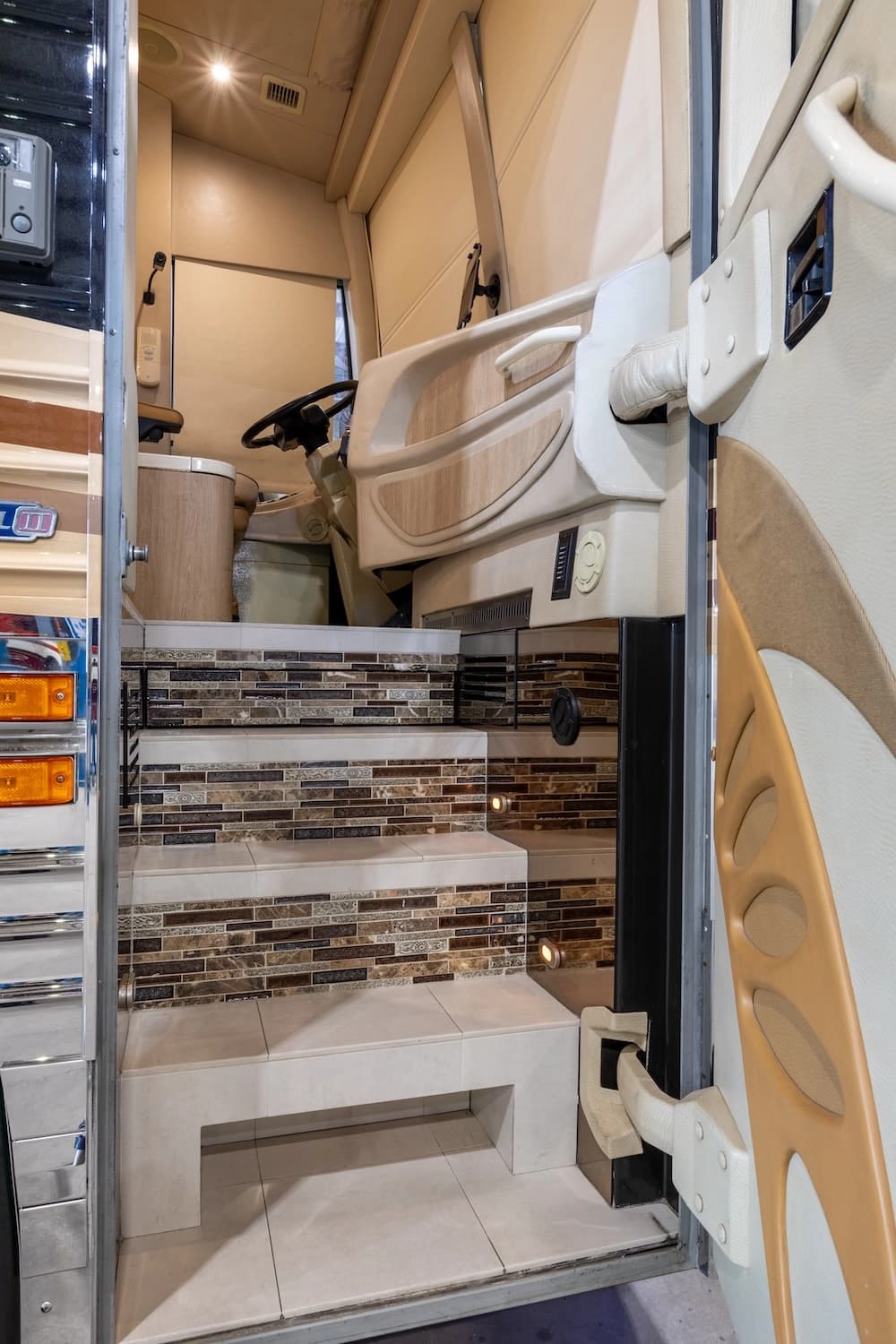 2008 Prevost Millennium XLII Motorhome - Image 5