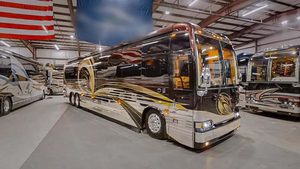 2007 Prevost Featherlite XLII Motorhome - Image 1